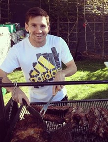 Vì sao Messi mê thịt nướng