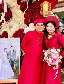 Đám cưới Hoài Lâm - Ngọc Trinh tại Vĩnh Long sáng nay: Cô dâu lộ bụng lùm lùm, netizen "hóng" 1 nhân vật xuất hiện