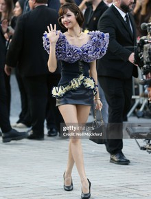 Màn "sửa đồ" điên rồ của Lisa ở show Louis Vuitton: Nhan sắc cứu thời trang một phen trông thấy