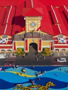 Loạt công trình biểu tượng trăm tuổi của TP.HCM “thay áo mới”: Trung tâm giờ nhìn lạ quá!