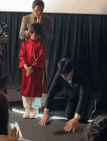 Tổng giám đốc Lotte Entertainment quỳ gối cầu xin khán giả Việt Nam cho Mùi Phở một cơ hội