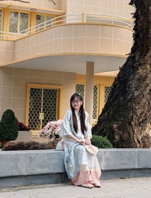 Mặc kệ ngày mai đi làm, hội nàng thơ vẫn chen chúc tại điểm check-in “lột xác” ngoạn mục nhất TP.HCM