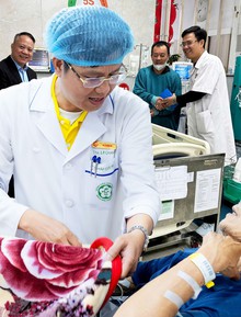 Điều dưỡng trưởng Trung tâm cấp cứu A9, Bệnh viện Bạch Mai: 21 năm đi làm thì 16 năm trực đêm giao thừa nhưng "mình chưa bao giờ hối hận"