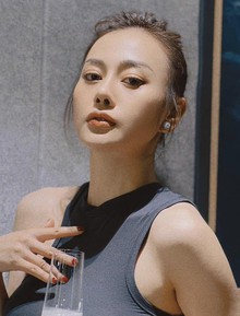 Cách mẹ chồng đối đãi với Phương Oanh