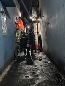Tiếng chuông báo cháy dồn dập giữa đêm và những giây phút tuyệt vọng phá cửa cứu 3 mẹ con trong vụ cháy ở TP.HCM