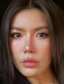 Minh Tú bị mắc kẹt ở Oman