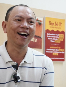 Giữa lúc nhiều quán ăn rục rịch tăng giá vì xăng tăng, quán bún bò này ở TP.HCM lại gây chú ý vì tấm biển nhỏ