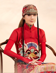 Nhìn Dương Lệ Bình tuổi 66 để thấy: Phụ nữ già đi không phải vì hôn nhân, mà vì đánh mất “khoảng trời riêng”