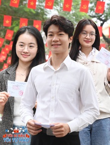 18 tuổi lần đầu đi bầu cử: Dậy từ 5h sáng vì hồi hộp, thấy bản thân "trưởng thành trong chớp mắt"