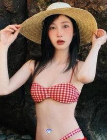 Vệ sinh lại Giếng Tiên sau khi Juky San xuống chụp ảnh áo tắm