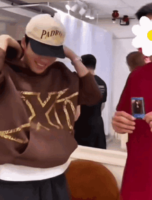 HIEUTHUHAI và Tăng Mỹ Hàn chuyển địa điểm hẹn hò, lần này là trị liệu xương khớp