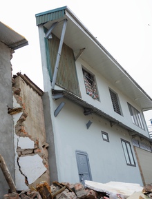 Cận cảnh loạt nhà siêu mỏng, siêu méo trên tuyến đường 500m ở Hà Nội