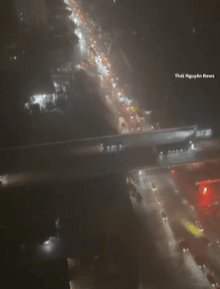 Cảnh tượng kỳ lạ 7h sáng ở Thái Nguyên: Trời vẫn tối đen như mực, người dân phải bật đèn pha di chuyền