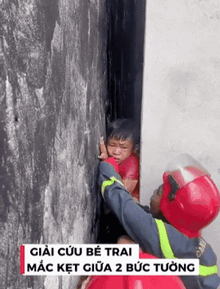 Cuộc hội ngộ đặc biệt của cậu bé bị mắc kẹt giữa 2 bức tường và những người lính tại TP.HCM: Ký ức về “chai dầu ăn” không ai quên