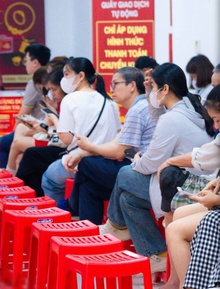 Ảnh, clip: Tình hình tại cửa hàng Bảo Tín Minh Châu sau thông tin khởi tố cựu Tổng giám đốc Công ty cùng con trai