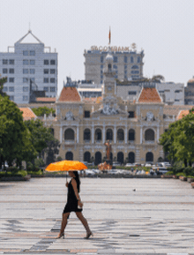 Toàn cảnh TP.HCM trong đợt nắng nóng đỉnh điểm: Tài xế công nghệ kể chuyện “rát mặt như bị tạt muối”