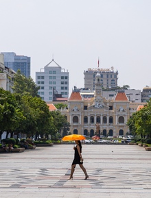 Toàn cảnh TP.HCM trong đợt nắng nóng đỉnh điểm: Tài xế công nghệ kể chuyện “rát mặt như bị tạt muối”
