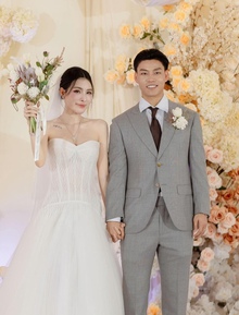 Văn Thanh cưới nàng tiểu thư, rước dâu bằng siêu xe, dựng rạp trên sân bóng làng vẫn chưa tin mình "đã có vợ"