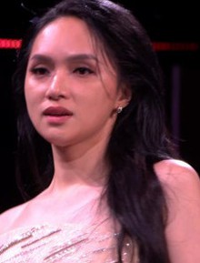 Lần đầu tiên trong lịch sử: Miss Grand bắt thí sinh tẩy trang giữa sân khấu thi mặt mộc, Hương Giang nhận ngay 5 điểm