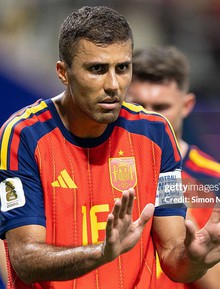 Rodri cay cú mỉa mai Cape Verde chơi bóng "không qua nổi vạch giữa sân" sau trận Tây Ban Nha hoà sốc 0-0