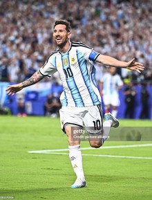 Messi là cầu thủ duy nhất của Argentina trên sân không mang giày màu hồng tại World Cup 2026, ẩn ý đằng sau là gì?