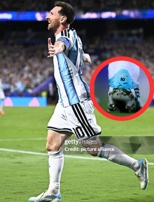 Messi là cầu thủ duy nhất của Argentina trên sân không mang giày màu hồng tại World Cup 2026, ẩn ý đằng sau là gì?