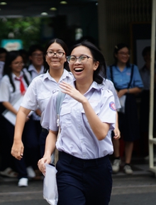 Thi vào lớp 10 TP.HCM buổi cuối: Đề Toán "dễ thở" nhưng phân hóa cao, sĩ tử vui vì đã hoàn thành nhiệm vụ