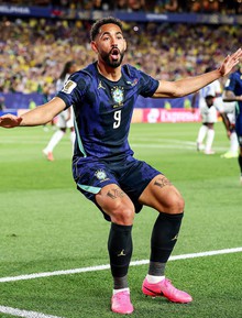 Cunha chơi "như lên đồng" lập cú đúp, Brazil thắng 3-0 Haiti ngày vắng Neymar