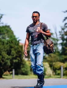 Tuyển Pháp hội quân World Cup mà ngỡ Paris Fashion Week: Jules Koundé sành điệu nhất nhưng Mbappe lần này mới lạ