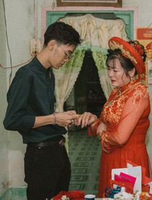 "Con xin phép gọi cô là má": Món quà cưới đặc biệt khiến cô dâu bật khóc xúc động