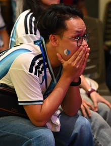 1-0 và cảm xúc của hàng nghìn CĐV Argentina lúc này: Vỡ tan là như thế đấy!