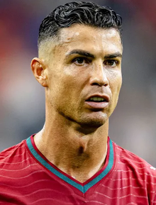 Cristiano Ronaldo bị phát hiện "thả tim" bài đăng tố FIFA giúp Argentina của Messi vào chung kết World Cup