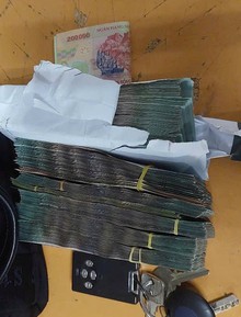 Công an xác minh nhiều cọc tiền nằm rải rác quanh cảng hàng không quốc tế Nội Bài: Tổng giá trị gần 725 triệu đồng