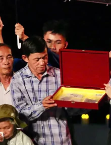 Gần 60 năm đợi chờ, người vợ chưa cưới nghẹn ngào đón di vật liệt sĩ Huỳnh Văn Quên