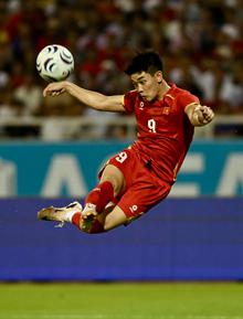 Tuyển Việt Nam hoà nhọc nhằn 0-0 Singapore, sút 16 quả không ghi nổi bàn nào