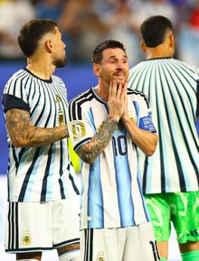 Messi "hồn vía lên mây" sau 120 phút bị Cape Verde tra tấn, vượt qua lằn ranh "sinh tử" mới thấy nụ cười