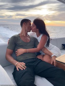 Rò rỉ hợp đồng tiền hôn nhân của Ronaldo: Tài sản phân chia rõ ràng, đám cưới vắng mẹ đẻ chỉ có 4 khách mời