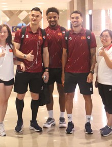 Nóng trước trận bán kết ASEAN Cup: Malaysia mưa lớn, ĐT Việt Nam lên đường ra sân được CĐV tiếp lửa nồng nhiệt