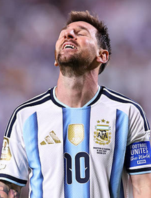 Lặng người nhìn lại khoảnh khắc Messi bật khóc ở World Cup vì bố ốm nặng, hôm nay bố anh đã qua đời