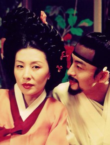 Phim 18+ Nỗi Ô Nhục Họ Cho: Cái bóng 23 năm tuổi mà Son Ye Jin - Ji Chang Wook không thể đạp đổ