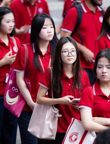 Đi vài bước lại va phải một thủ khoa trong sân trường ĐH Ngoại thương ngày khai giảng 5/9