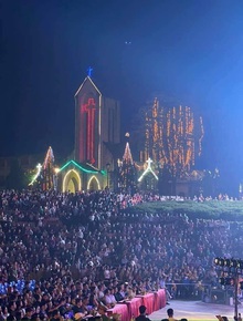 Ảnh: “Biển” người chen chúc đông nghịt tại Sa Pa ngày cuối tuần