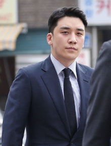 Chấn động: Dispatch khui tin nhắn mới tố Seungri môi giới mại dâm, bàn chuyện đồi trụy, phản bác lời khai... lỗi đánh máy