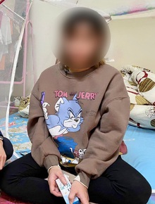 Mẹ bé gái 3 tuổi bị đóng đinh vào đầu: Tôi không nghĩ Huyên lại làm vậy, giờ chỉ mong con tỉnh lại để bù đắp cho con