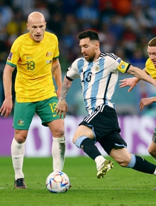 TRỰC TIẾP Argentina 0-0 Australia: Messi đối mặt hàng phòng ngự dày đặc