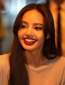 Con gái Châu Tinh Trì bị fan Lisa (BLACKPINK) tấn công