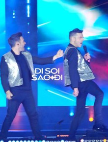 Westlife mê Việt Nam lắm: Liên tục đổi lời Việt khi diễn loạt hit cực ngọt ngào