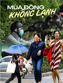 Đã vào mùa Đông nhưng Hà Nội lạ lắm: Nhiều người dân thủ đô vẫn quần cộc, áo ngắn tay đi ra đường