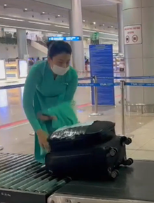 CLIP: Cận cảnh soi chiếu phát hiện 11,48 kg ma túy do 4 tiếp viên Vietnam Airlines vận chuyển