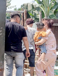Vụ bé trai 3 tuổi nghi bị ép hút ma túy đá: Kiểm tra nơi ở của mẹ ruột và người tình